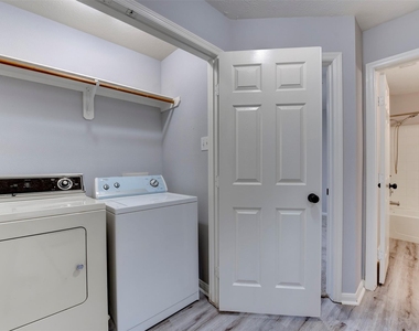 9026 Eaglecove Drive - Photo Thumbnail 6