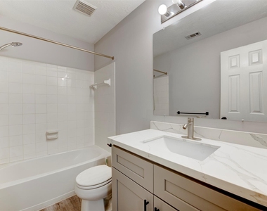 9026 Eaglecove Drive - Photo Thumbnail 5