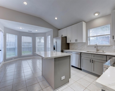 9026 Eaglecove Drive - Photo Thumbnail 11