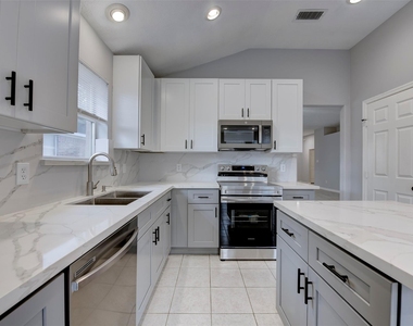 9026 Eaglecove Drive - Photo Thumbnail 13