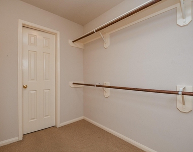 7218 Fox Hall Lane - Photo Thumbnail 17
