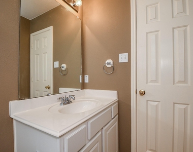 7218 Fox Hall Lane - Photo Thumbnail 5