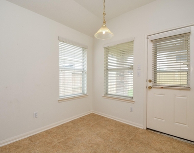 7218 Fox Hall Lane - Photo Thumbnail 8
