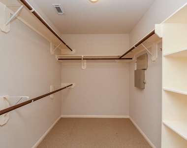 7218 Fox Hall Lane - Photo Thumbnail 15