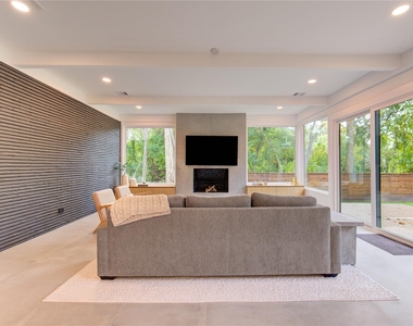 303 Isolde Drive - Photo Thumbnail 3
