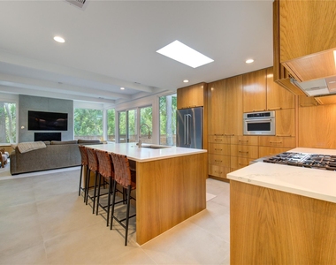 303 Isolde Drive - Photo Thumbnail 12