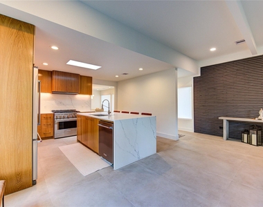 303 Isolde Drive - Photo Thumbnail 8
