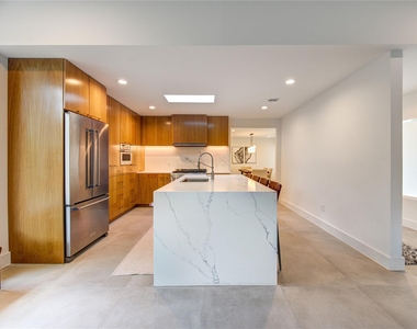 303 Isolde Drive - Photo Thumbnail 7