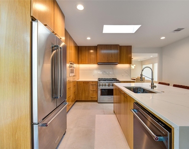 303 Isolde Drive - Photo Thumbnail 9