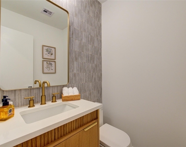 303 Isolde Drive - Photo Thumbnail 17