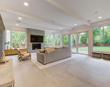 303 Isolde Drive - Photo Thumbnail 2
