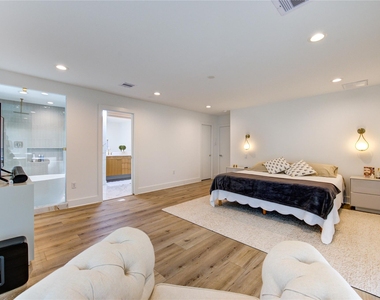 303 Isolde Drive - Photo Thumbnail 23