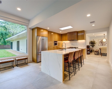 303 Isolde Drive - Photo Thumbnail 6