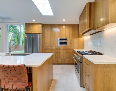 303 Isolde Drive - Photo Thumbnail 11