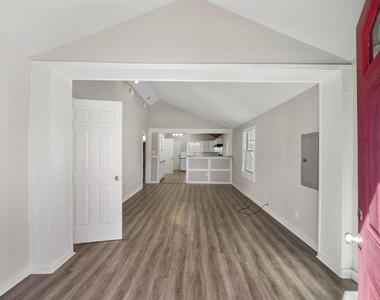 10001 Lucore Street - Photo Thumbnail 4