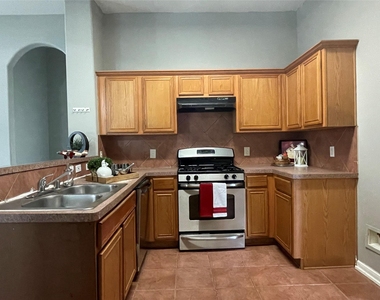 811 Forest Hillside Lane - Photo Thumbnail 20