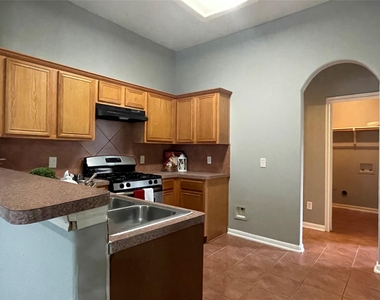 811 Forest Hillside Lane - Photo Thumbnail 18