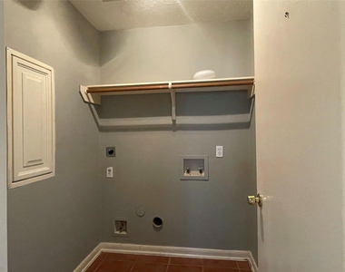 811 Forest Hillside Lane - Photo Thumbnail 26