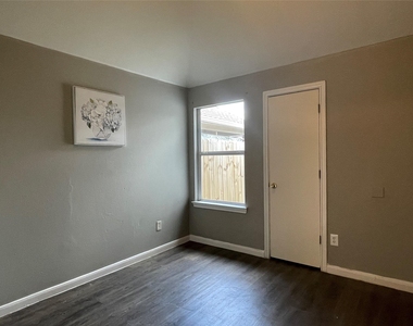 811 Forest Hillside Lane - Photo Thumbnail 22