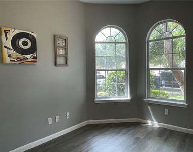 811 Forest Hillside Lane - Photo Thumbnail 3