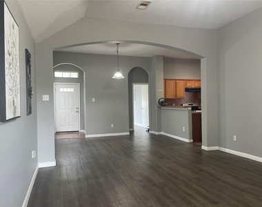 811 Forest Hillside Lane - Photo Thumbnail 10