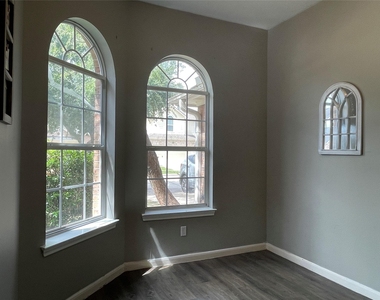 811 Forest Hillside Lane - Photo Thumbnail 4