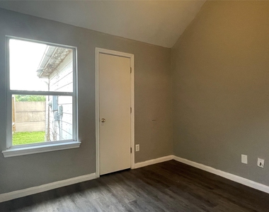 811 Forest Hillside Lane - Photo Thumbnail 23