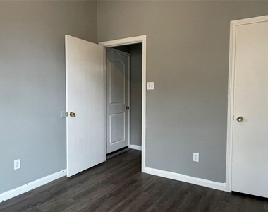 811 Forest Hillside Lane - Photo Thumbnail 5