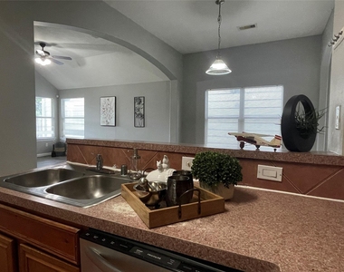 811 Forest Hillside Lane - Photo Thumbnail 21