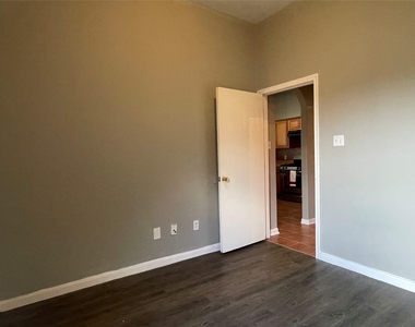 811 Forest Hillside Lane - Photo Thumbnail 24
