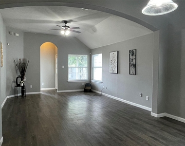 811 Forest Hillside Lane - Photo Thumbnail 8