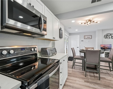 92 Oak Street - Photo Thumbnail 11