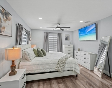 92 Oak Street - Photo Thumbnail 12