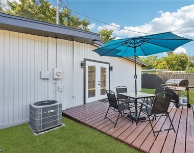 92 Oak Street - Photo Thumbnail 22