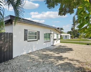 92 Oak Street - Photo Thumbnail 28