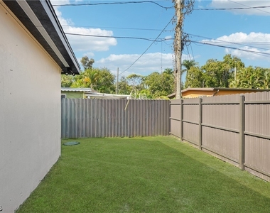 92 Oak Street - Photo Thumbnail 25