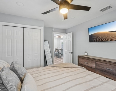 92 Oak Street - Photo Thumbnail 17