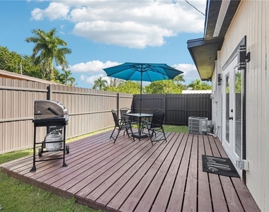 92 Oak Street - Photo Thumbnail 24