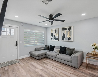 92 Oak Street - Photo Thumbnail 3