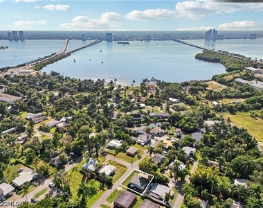 92 Oak Street - Photo Thumbnail 1