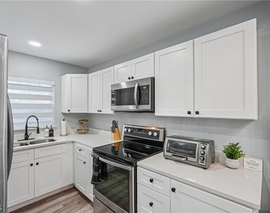 92 Oak Street - Photo Thumbnail 8