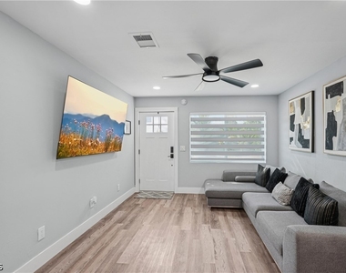 92 Oak Street - Photo Thumbnail 2