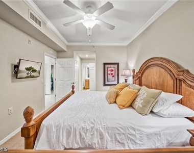 9715 Acqua Court - Photo Thumbnail 14