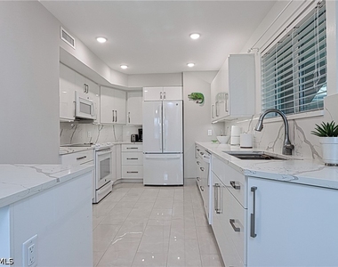 2500 Gulf Shore Boulevard N - Photo Thumbnail 7