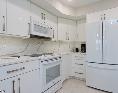 2500 Gulf Shore Boulevard N - Photo Thumbnail 8