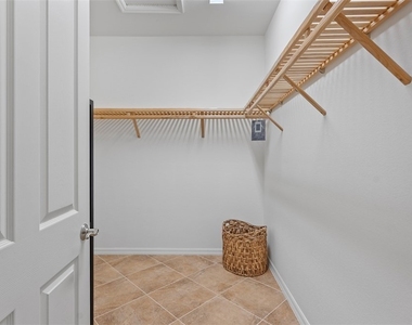 8965 Malibu Lane - Photo Thumbnail 16