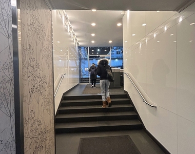 East 56 Street - Photo Thumbnail 21