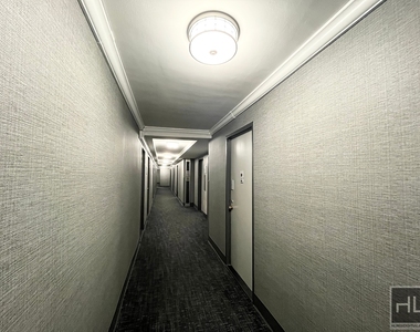 East 56 Street - Photo Thumbnail 16