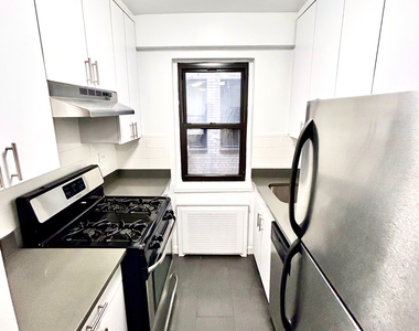 East 56 Street - Photo Thumbnail 2