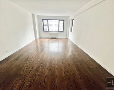 East 56 Street - Photo Thumbnail 6